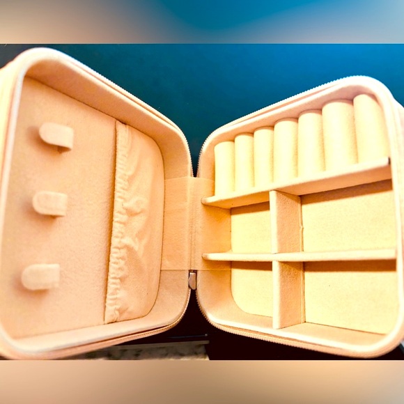 Butterfly Jewelry Box Hand Crafted Diamond Art 3.9” Square - Picture 2 of 2